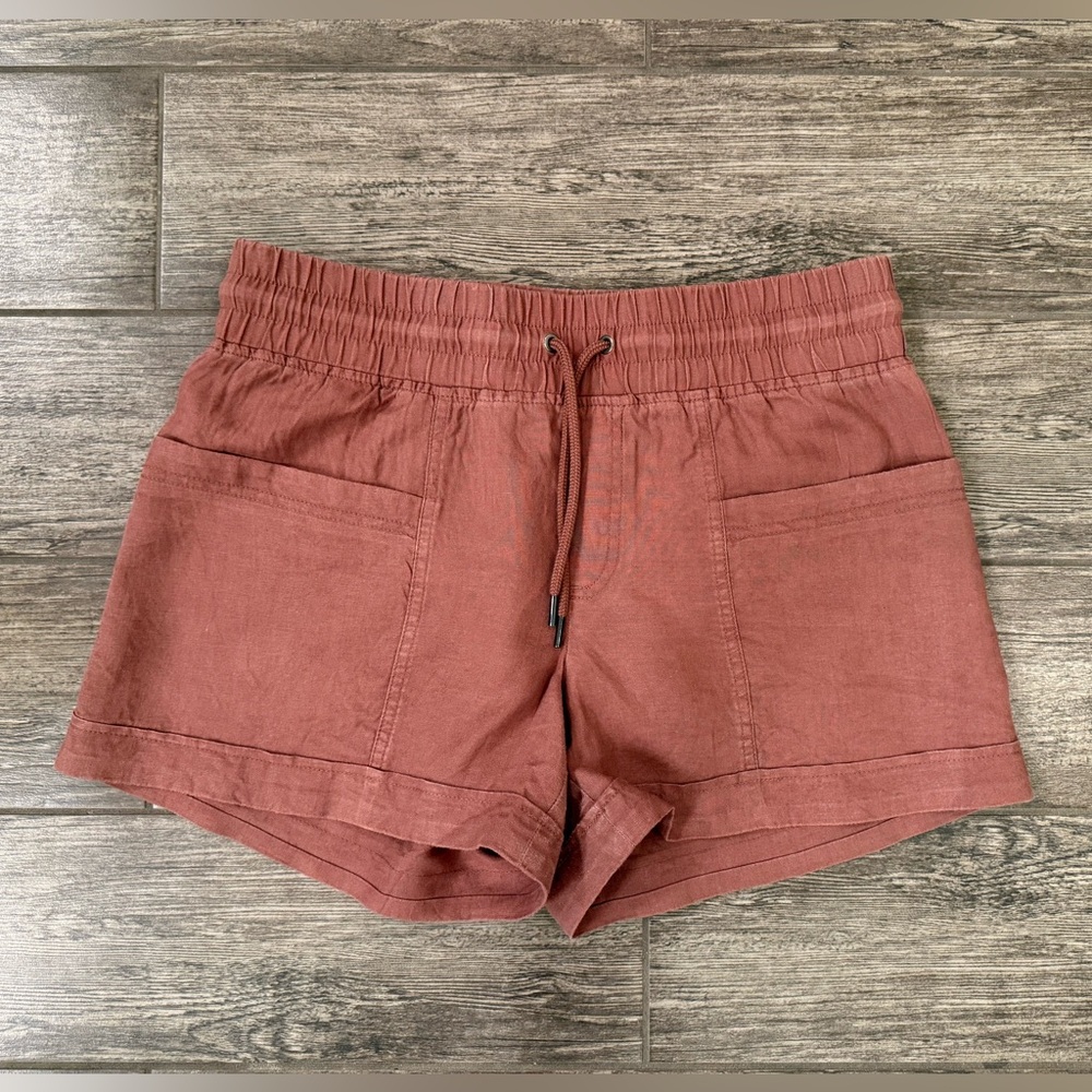 Athleta Cabo Linen 4” Shorts in Dusty Rose Color